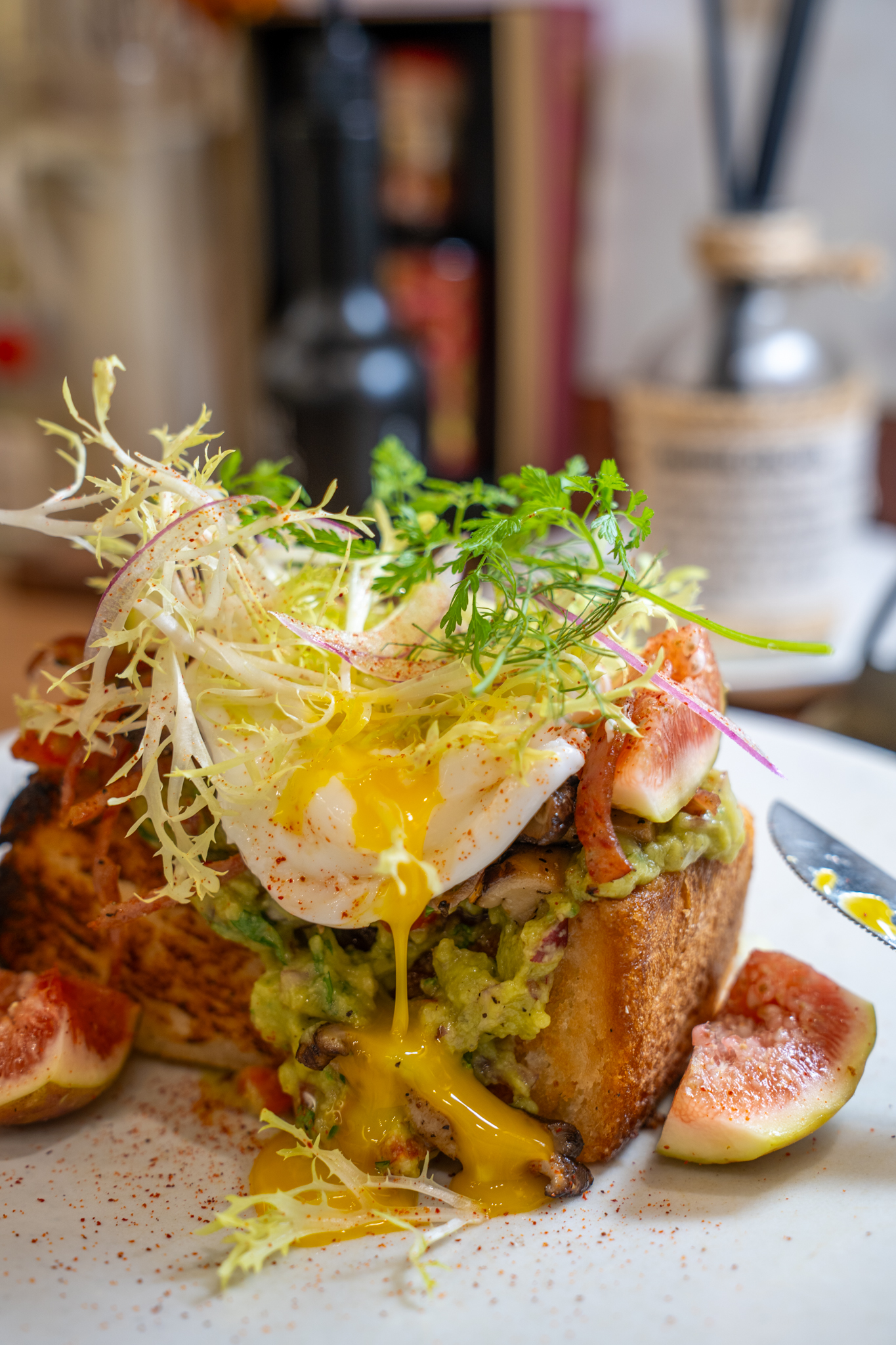 아보카도 토스트